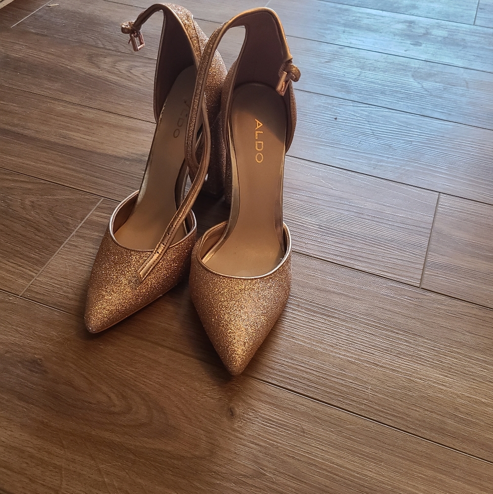 Glitter prom shoes